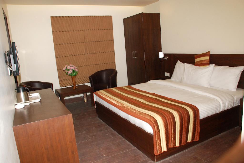 Airport Hotel Daya Capitol New Delhi Room photo